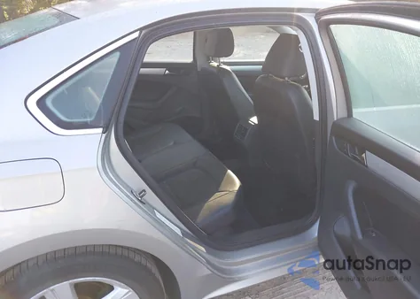 2013 Volkswagen Passat 2.5L Se z USA, uszkodzony, nr VIN 1VWBP7A36DC083490